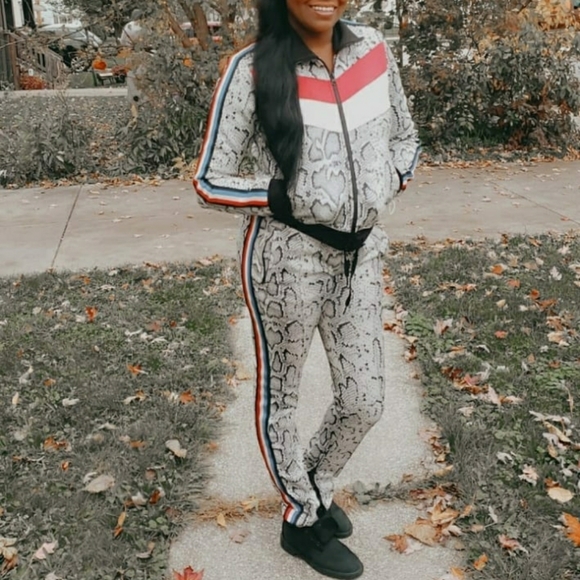 Jogger Set - Picture 2 of 2